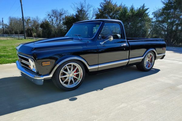 1968 C10 with 20x9 and 20x10.5 Boze Traction wheels. Centers are brushed satin with polish window accents and the lips are high polished
